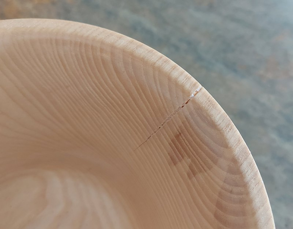 ash-bowl-cracked_952686610