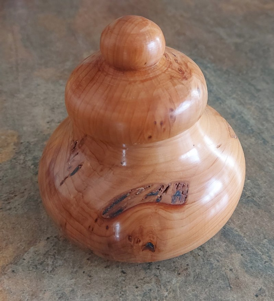 lidded-yew-pot