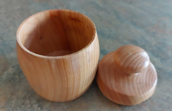 small-lidded-cherry-pot-2