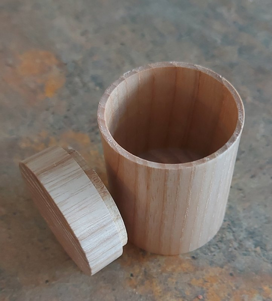 small-lidded-elm-box-1_777917486