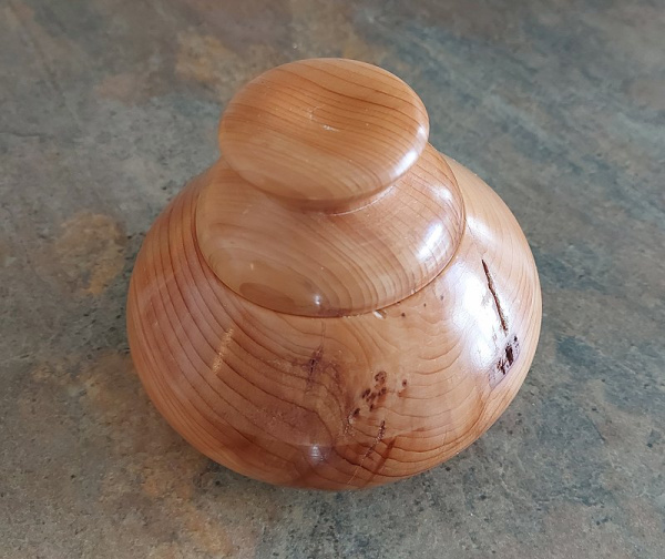 yew-lidded-pot-2