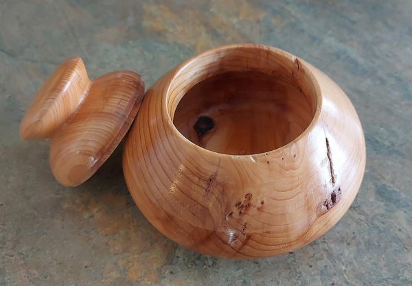 yew-lidded-pot-open-2
